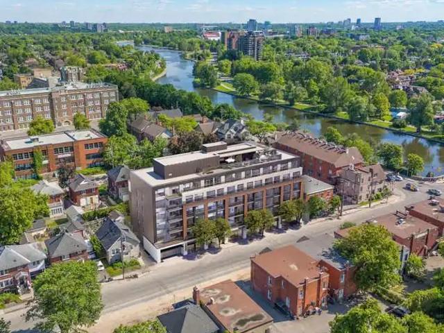 The Mia 18 Hawthorne, Ottawa