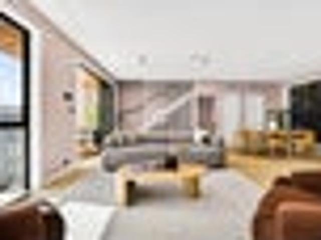 The new standard on Parawai 2 & 3/5 Parawai Cres