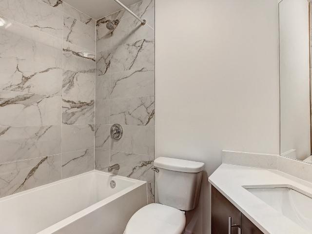 The Newport 5 Bedroom Apartment for Rent at 2087 Boul De Maisonneuve O, Montréal, QC H3H 1K9