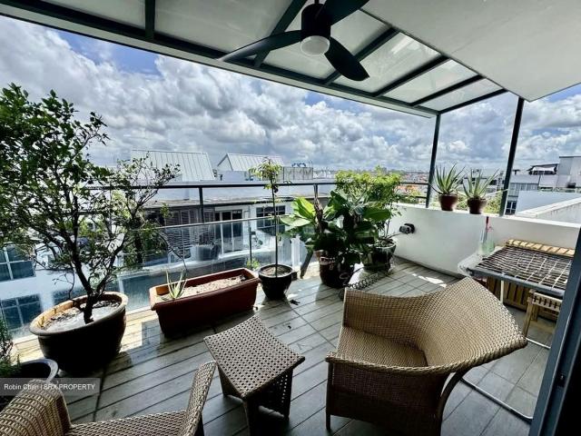 The Seawind D15, Condominium