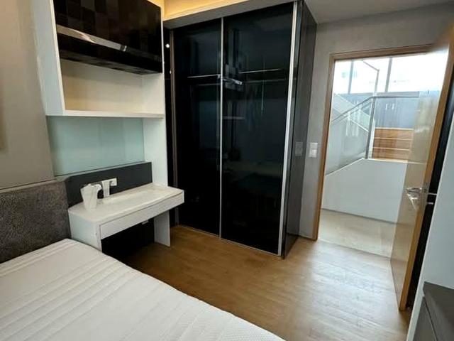 The Shore Residences D15, Condominium