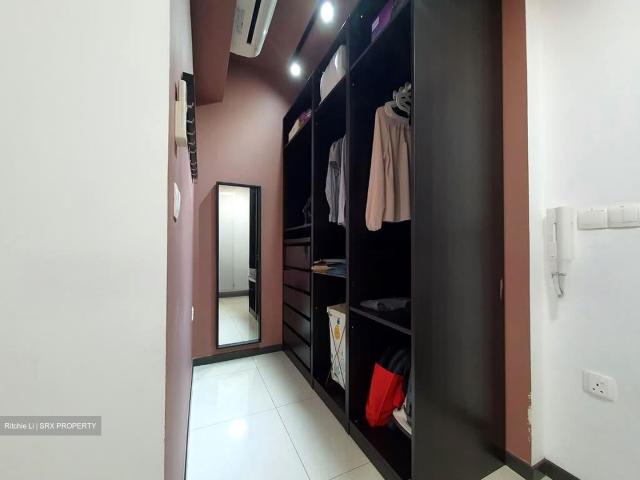 The Poiz Residences D13, Apartment