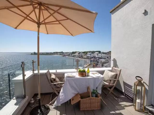The Penthouse, 18 Marine Court, Main Street, Blackrock, Co. Lo.