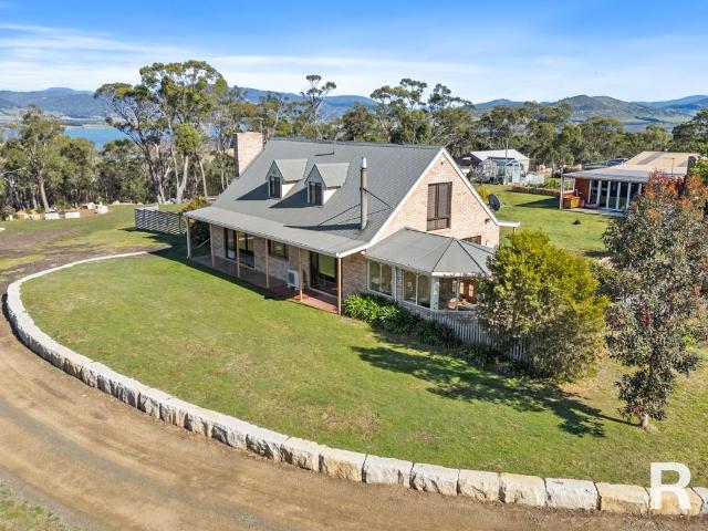 The Perfect Blend of Comfort, Space & Coastal Charm!