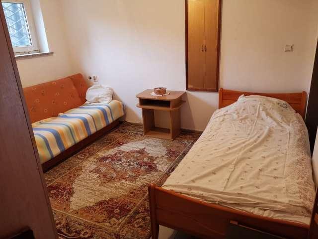 The price shown is per bed 8 bedroom house