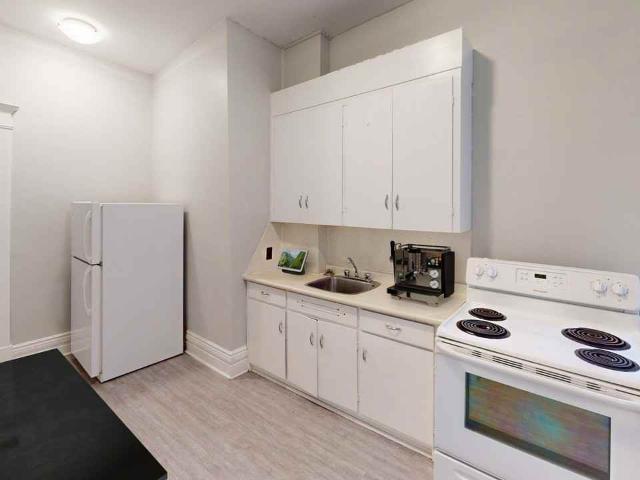 The Princeton Studio Apartment for Rent at 314 Broadway, Winnipeg, MB R3C 0S7 Downtown Winnipeg
