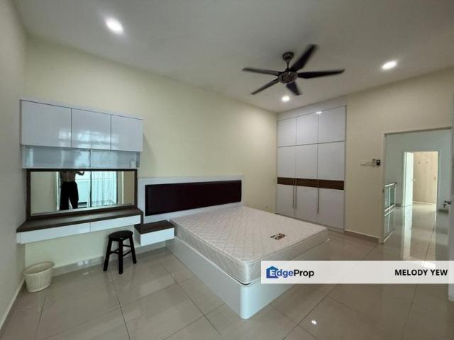 The Promenade, Taman Ungku Tun Aminah
