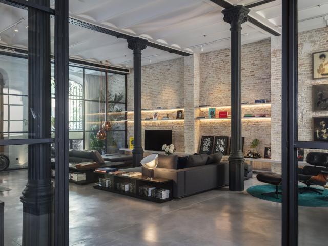 THE ROYAL LOFT