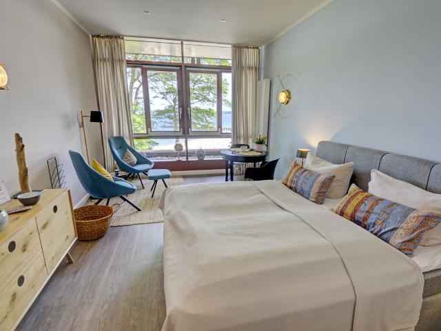 The wonderful panoramic view of the Flensburg Fjord from the studio apartment alone is pure relaxation!