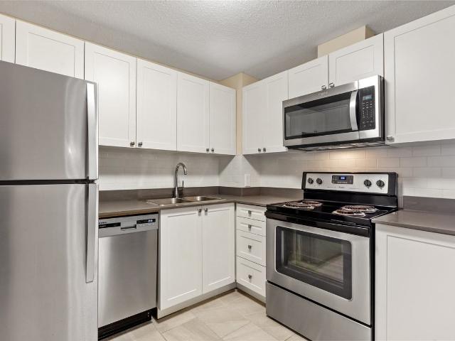 The Woodbine 2 Bedroom Apartment for Rent at 2750 Carousel Cres, Ottawa, ON K1T 1Z5 Blossom Park