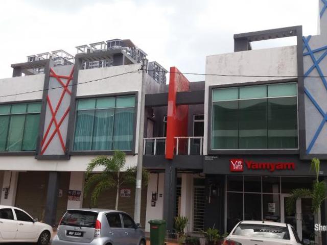 the wave, atlantis residence facing entrance kota laksamana