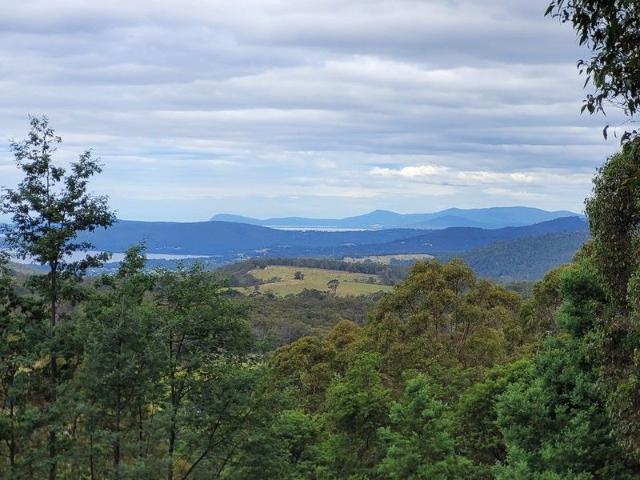 The Weald: Beautiful Mountain Bush Property of 28 Ha, 15 mins from Hobart CBD