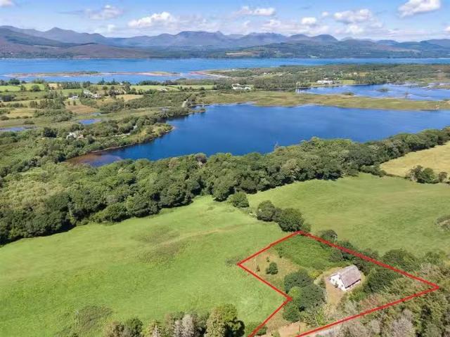 The Thatch Cottage, Derrylough, Tuosist, Kenmare, Co. Kerry