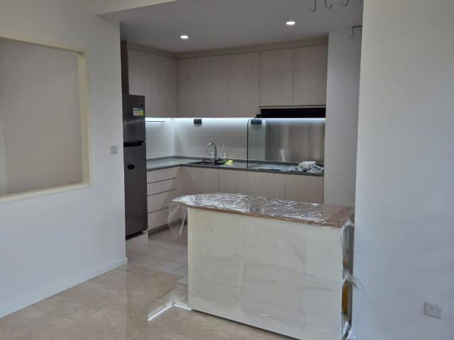 The Trumps D14, Condominium