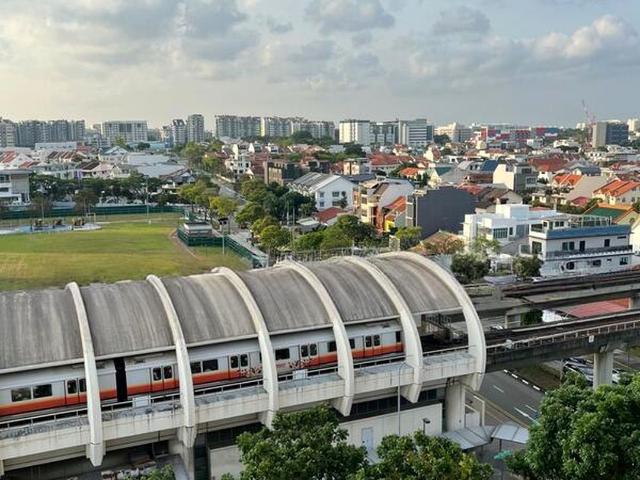 The Trumps D14, Condominium