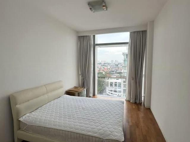 The Trumps D14, Condominium