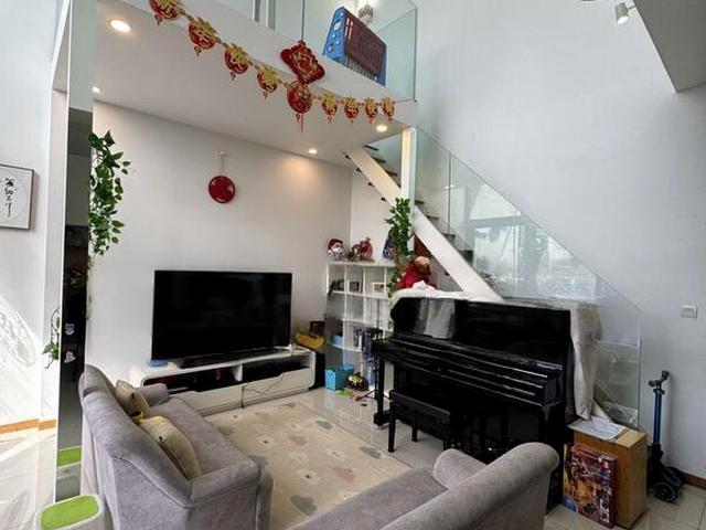 The Trilinq D5, Condominium