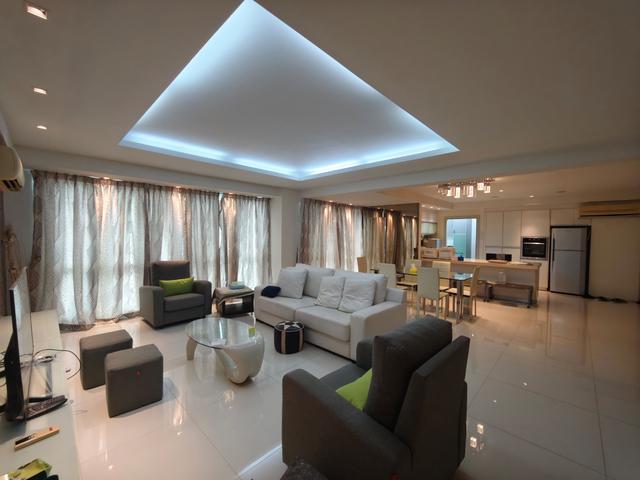 The Uban Residence 2109sf fully renovated with 2 car parks for sale