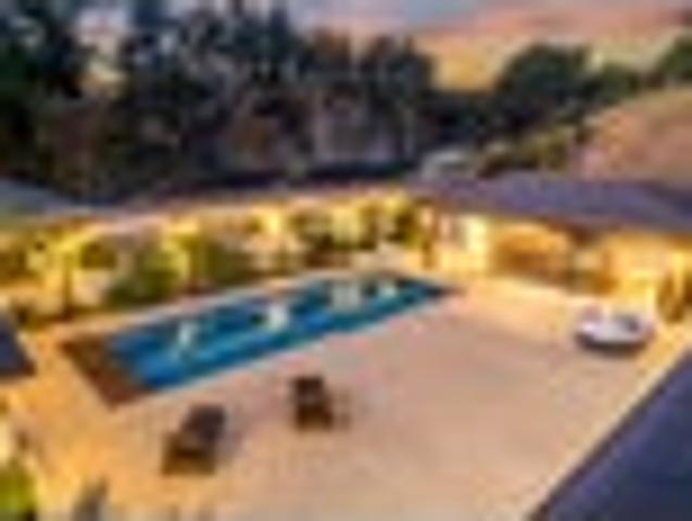 THE ULTIMATE ENTERTAINER'S RETREAT