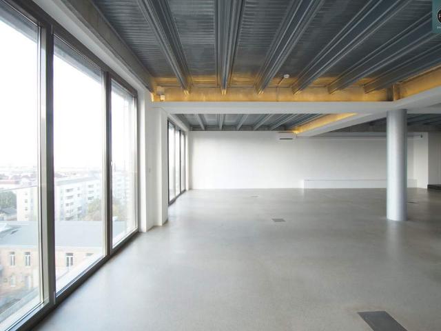 The View! Atemberaubendes Penthouse Loft mit Dachterrasse samt Wien Panorama Blick in der Brotfabrik Wien!