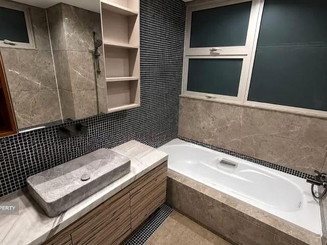 The Vision D5, Condominium