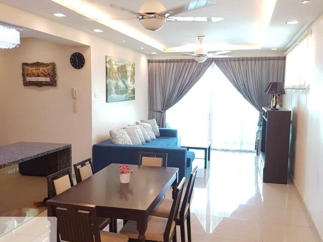 The Zest Fully furnished cozy room facing swmming pool BANDAR KINRARA PUCHONG NEXT BUKIT JALIL