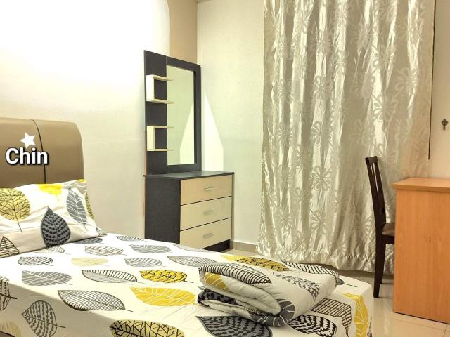 The Zest @Kinrara 9 Middle Room walking distance to LRT Alam Sutera