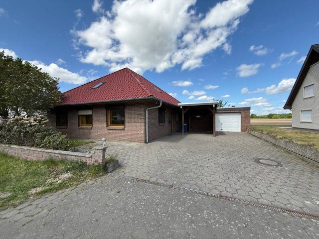 Thedinghausen: Gut geschnittener Bungalow mit Garage, Carport, Gartenhaus und hübschem Garten