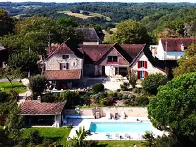 Thenon 24210 Achat / Vente maison 16 pièces t16 piscine terrasse