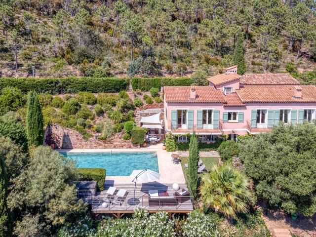 THÉOULE SUR MER VILLA PROVENÇALE AVEC PISCINE