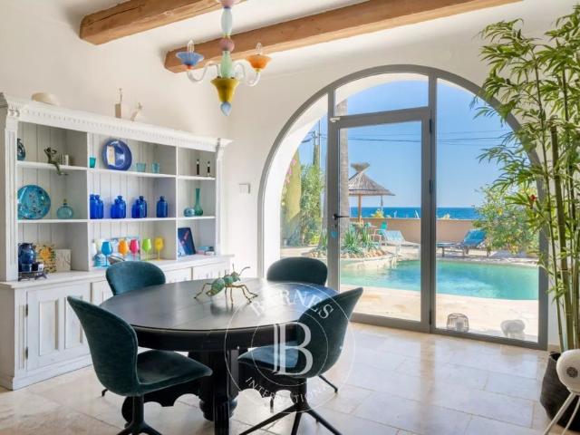 THÉOULE SUR MER VILLA PROVENÇALE FACE A LA MER
