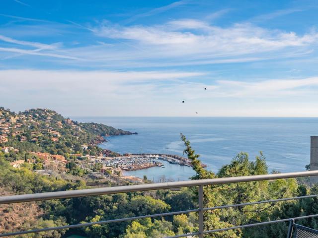 Théoule: villa contemporaine avec vue panoramique sur la me. 183m² Théoule sur Mer