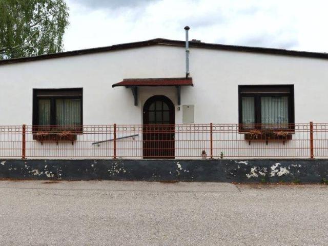 Theresienfeld Bungalow in Ruhelage mit 2 Wohneinheiten & großem Potenzial