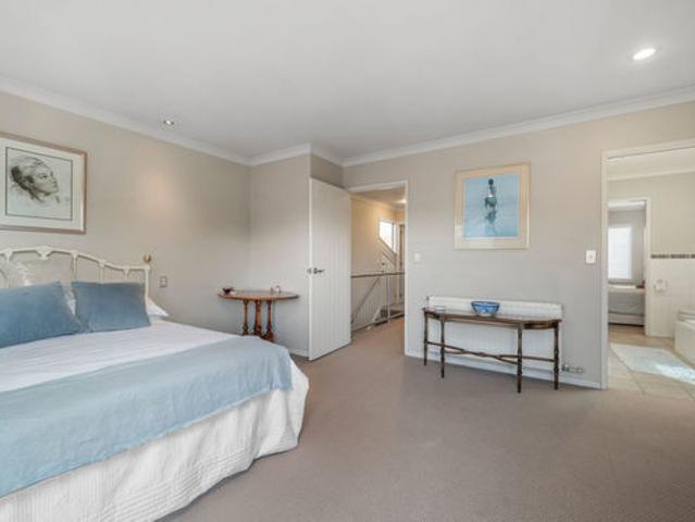 Thermal, Central, Secure Townhouse
