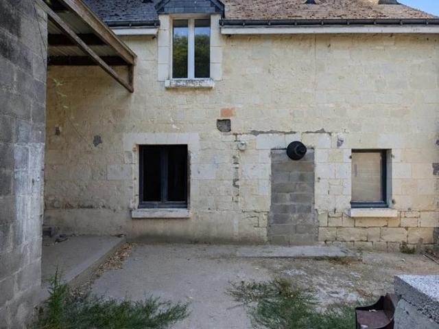 Thizay – Maison à rénover avec terrains et dépendances