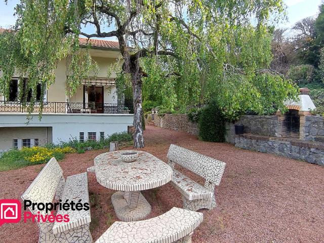 THIZY LES BOURGS 69240 Maison individuelle 223 m² habitables, terrain 2000 m², 4 chambres, garages, annexes