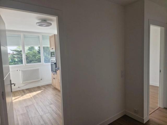 THIAIS A LOUER APPARTEMENT 2 P AVEC CAVE ET PARKING S/SOL