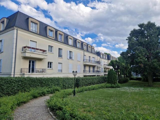 Appartement avec terrasse et jardin privatif arboré – Résidence récente à Thiais