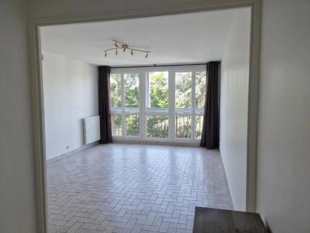 THIAIS Location appartement 3 pièces à 2 pas des transports et