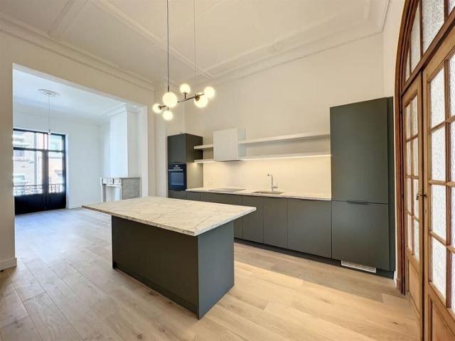 Thieffry/Pétillon, renovated 3 bed duplex with garden
