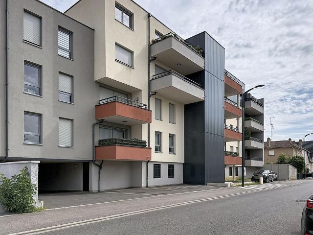 THIONVILLE Appartement F4 de 77,51 m2 avec terrasse & parking privé extérieur sis dans résidence de standing