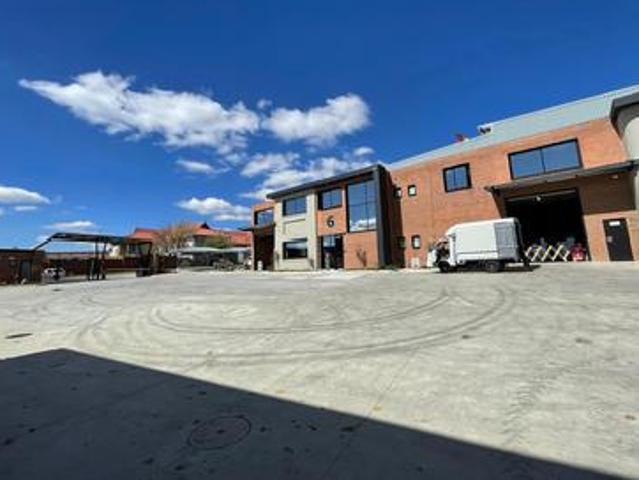 this modern unit is situated in a so.