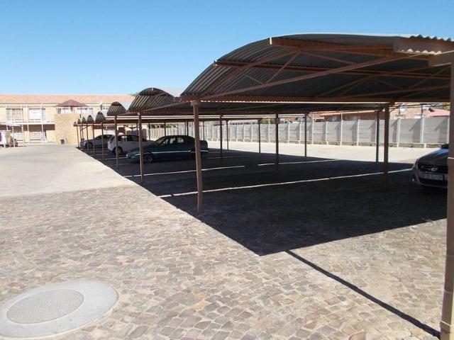 This beautiful apartment, located in the heart of Dassie Rand