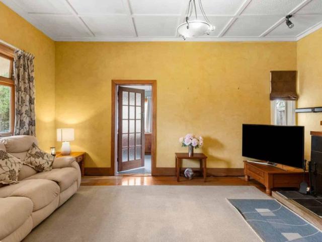This character filled stucco bungalow On Vie.