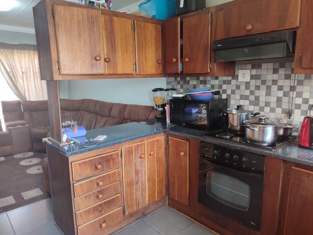 This charming 2 bedroom first floor flatlet is perfect for comfortable living