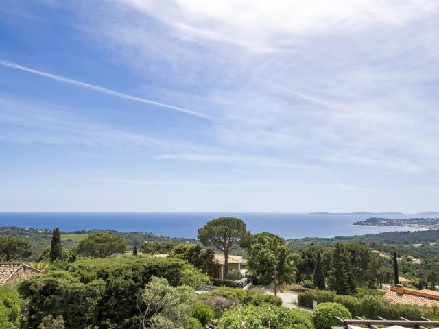 This delightful Provencal property located in a quiet settin. 298m² La Croix Valmer
