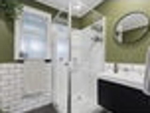 Energy efficient, Double Glazed & Fully Insulated!