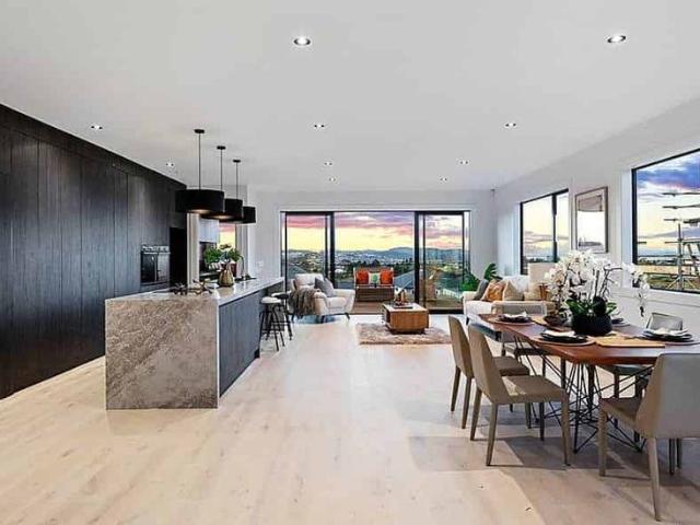 This is a stunning 6 Bedrooms house in Silverdale