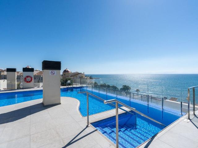 This stunning apartment in the heart of Estepona's New Golde. 97m² Estepona