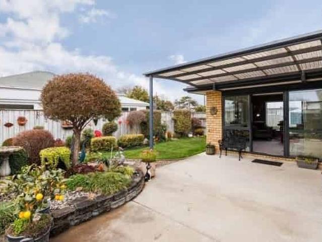 This stunning 3 bedroom townhouse with lovely gardens!